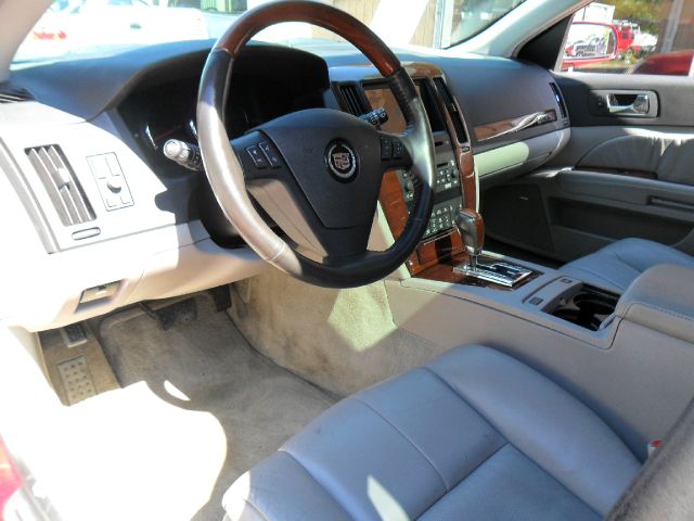 Cadillac STS 2005 photo 2