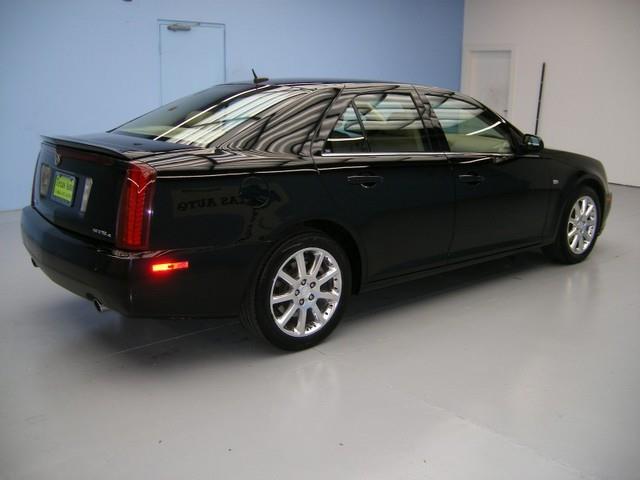 Cadillac STS 2005 photo 1