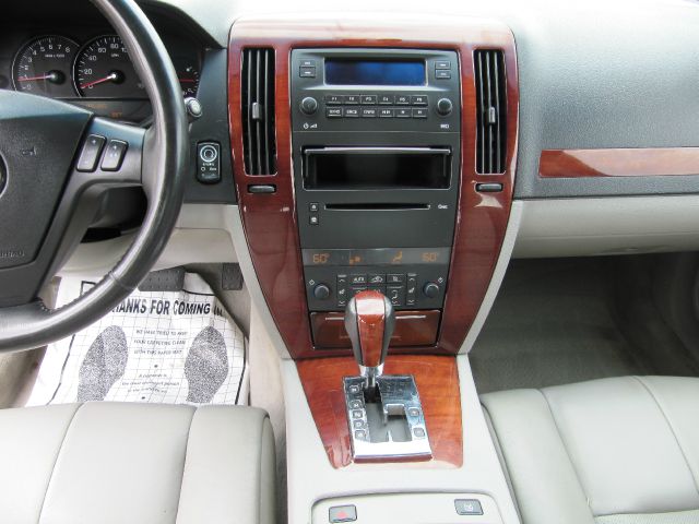 Cadillac STS 2006 photo 10