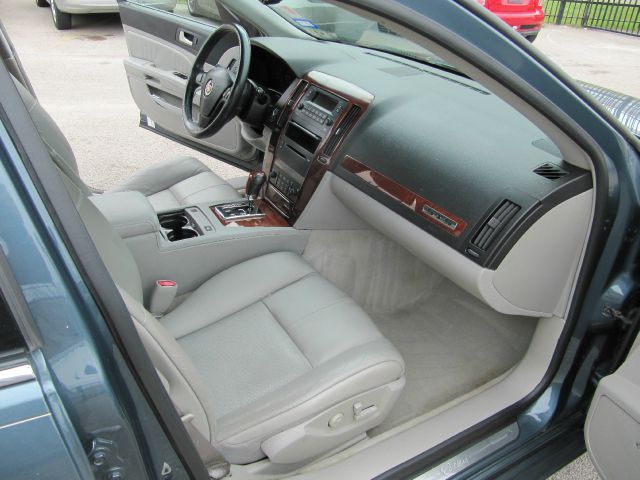 Cadillac STS 2006 photo 11