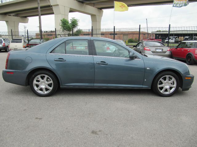 Cadillac STS 2006 photo 2