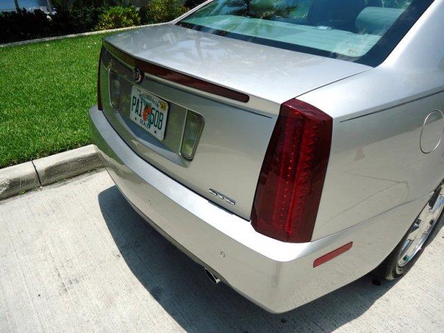 Cadillac STS 2006 photo 17