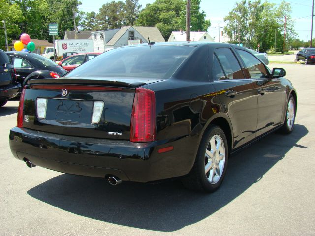 Cadillac STS 2006 photo 16