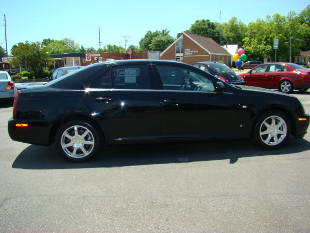 Cadillac STS 2006 photo 17