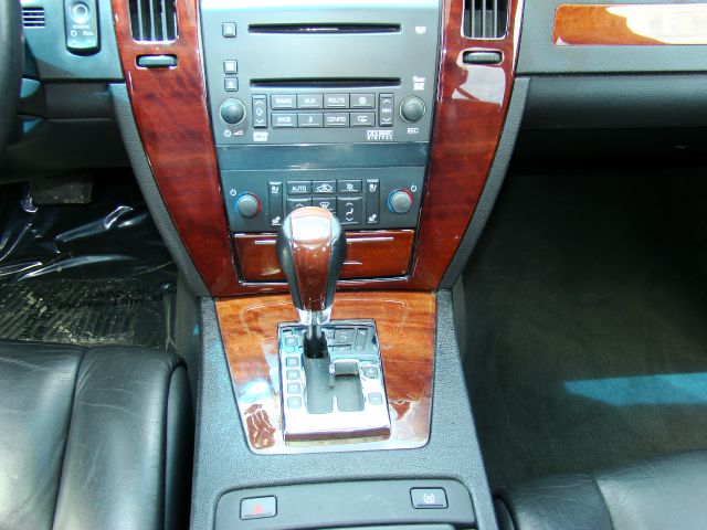 Cadillac STS 2006 photo 24