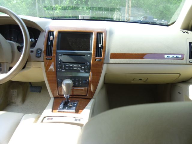 Cadillac STS 2006 photo 10