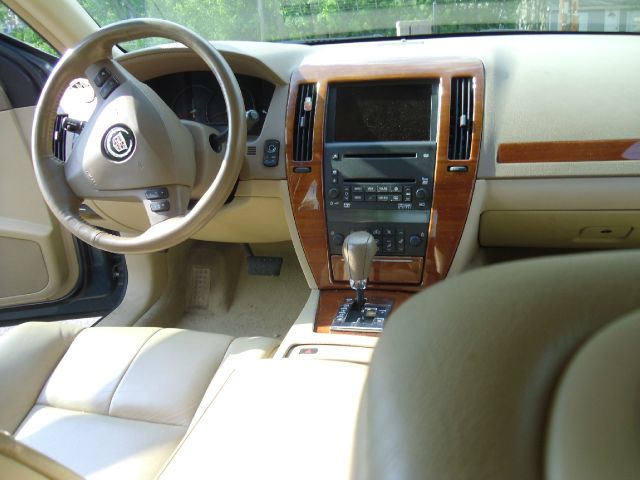 Cadillac STS 2006 photo 13