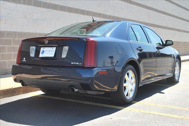 Cadillac STS 2006 photo 2