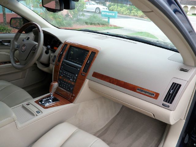 Cadillac STS 2007 photo 10