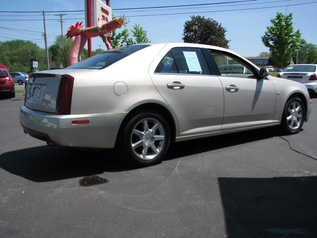 Cadillac STS 2007 photo 18