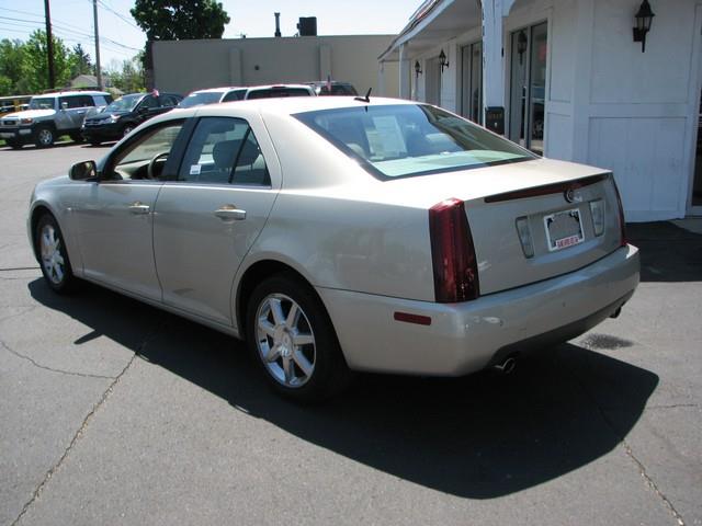 Cadillac STS 2007 photo 2