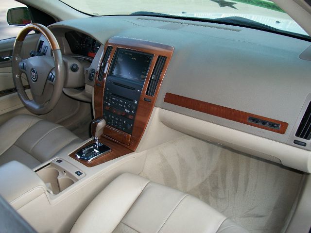 Cadillac STS 2007 photo 13