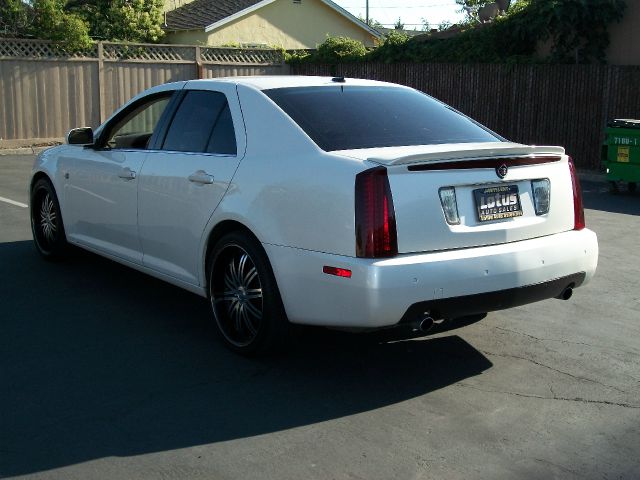 Cadillac STS 2007 photo 8