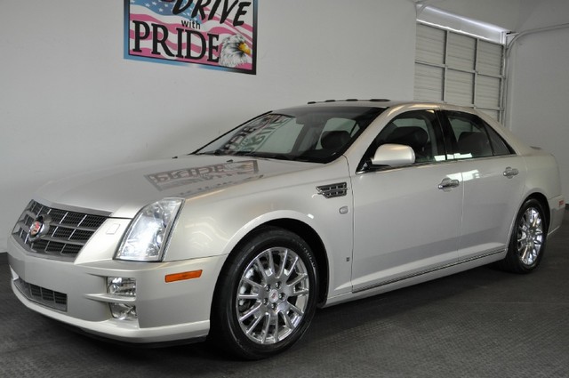 Cadillac STS 2008 photo 2