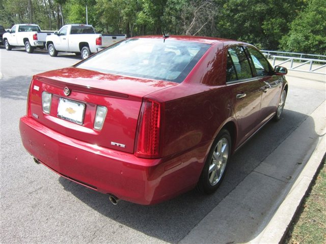 Cadillac STS 2008 photo 2