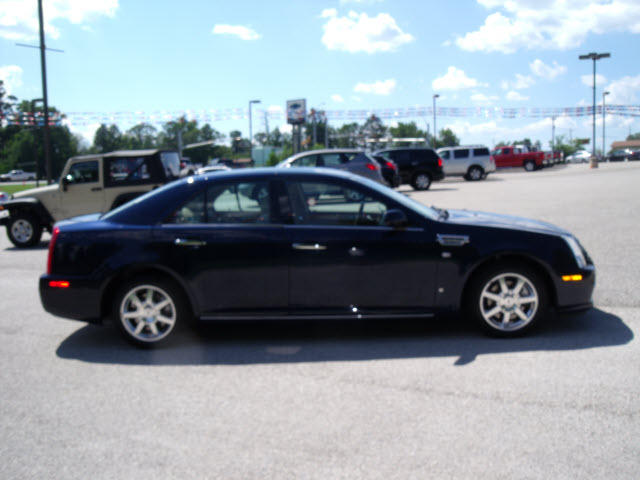 Cadillac STS 2008 photo 2