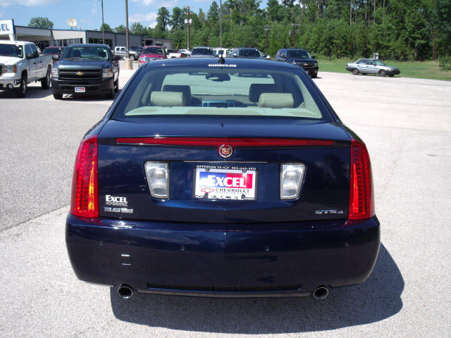 Cadillac STS 2008 photo 4