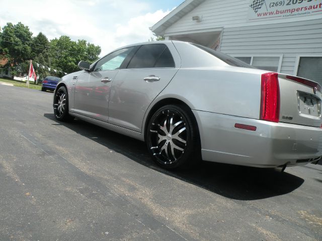 Cadillac STS 2008 photo 1