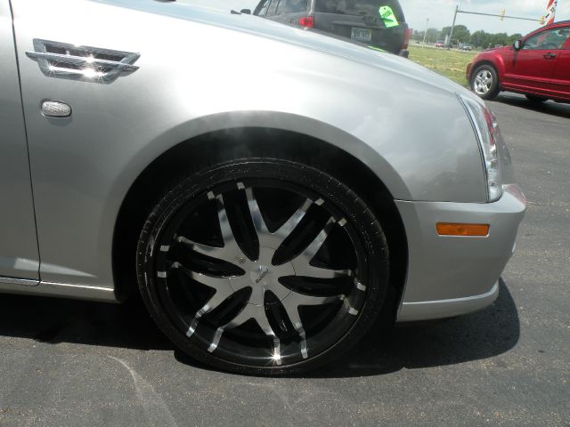 Cadillac STS 2008 photo 19