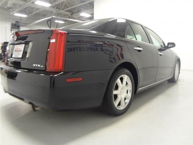 Cadillac STS 2008 photo 4