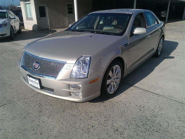 Cadillac STS 2008 photo 2