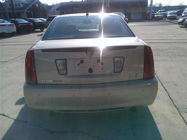 Cadillac STS 2008 photo 4