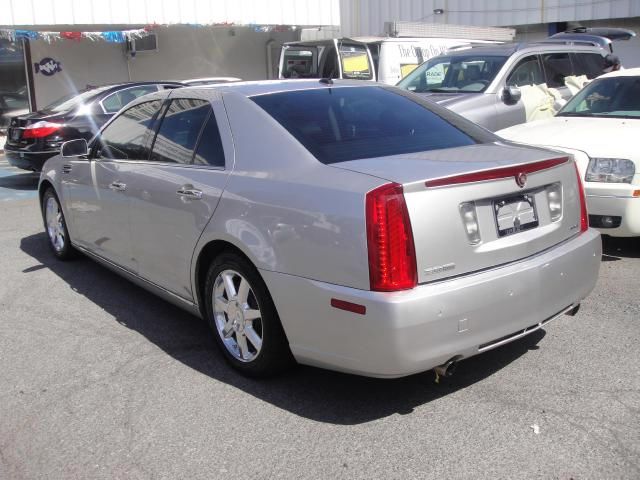 Cadillac STS 2008 photo 1