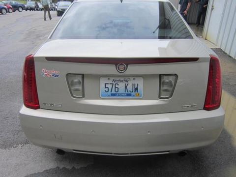 Cadillac STS 2009 photo 2