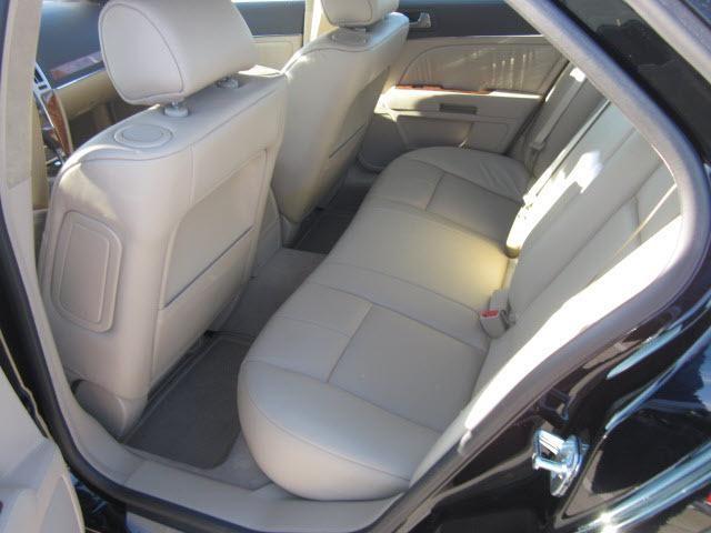 Cadillac STS 2010 photo 2