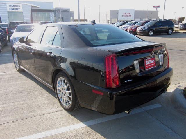 Cadillac STS 2010 photo 4