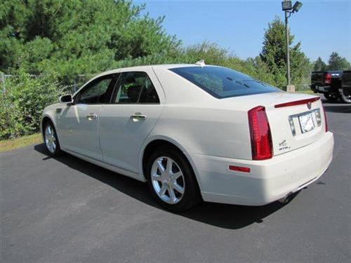 Cadillac STS 2010 photo 3