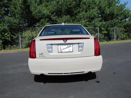 Cadillac STS 2010 photo 4