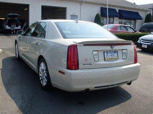 Cadillac STS 2010 photo 2