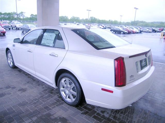 Cadillac STS 2011 photo 2