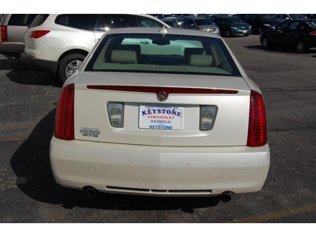 Cadillac STS 2011 photo 3