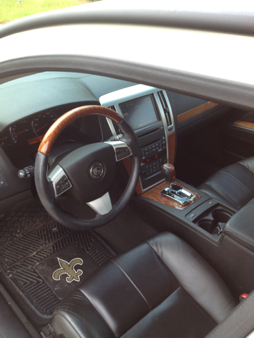 Cadillac STS 2011 photo 6