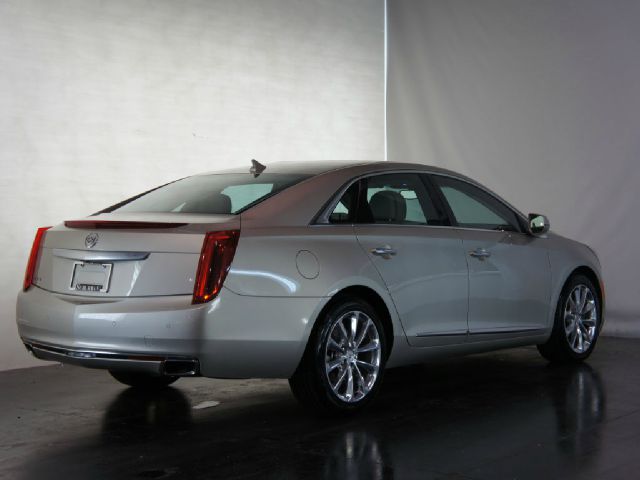 Cadillac XTS 2013 photo 1