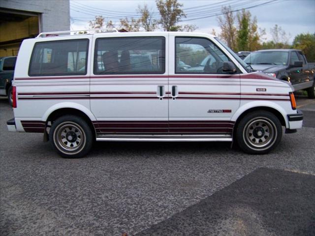 Chevrolet Astro 1990 photo 2