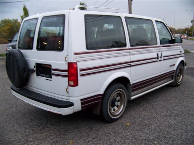 Chevrolet Astro 1990 photo 3