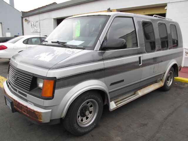 Chevrolet Astro 1990 photo 2