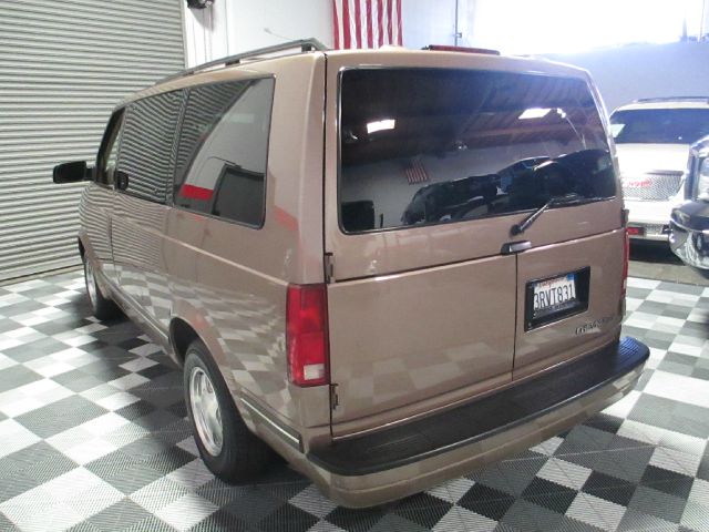 Chevrolet Astro 1996 photo 3