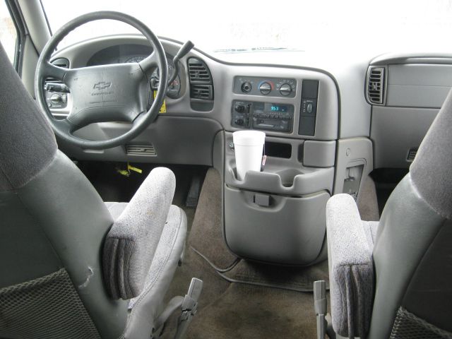 Chevrolet Astro 1997 photo 12