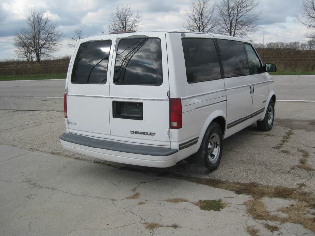 Chevrolet Astro 1997 photo 16