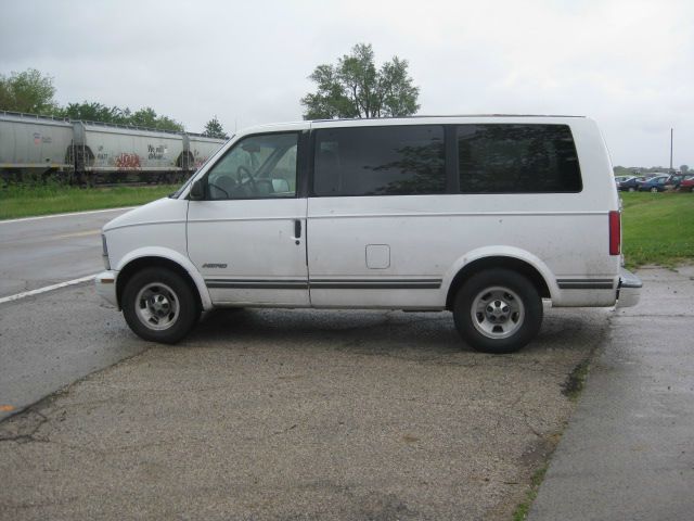 Chevrolet Astro 1997 photo 4