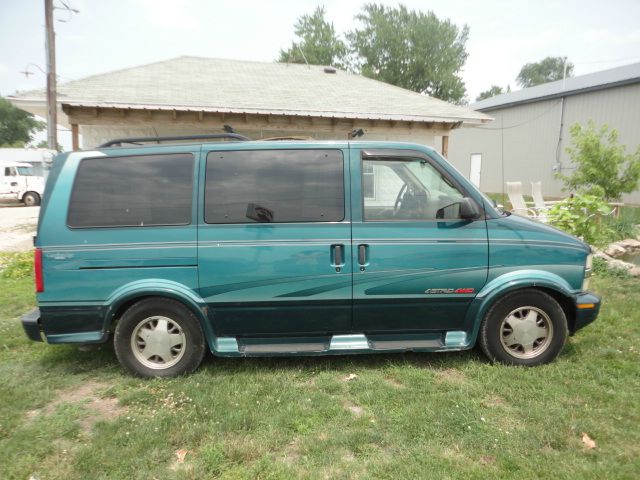 Chevrolet Astro 1997 photo 3