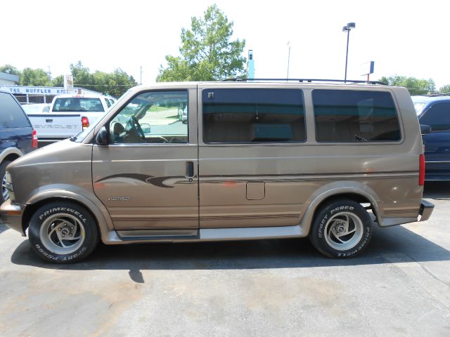 Chevrolet Astro 1998 photo 2