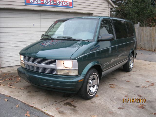 Chevrolet Astro 1998 photo 3