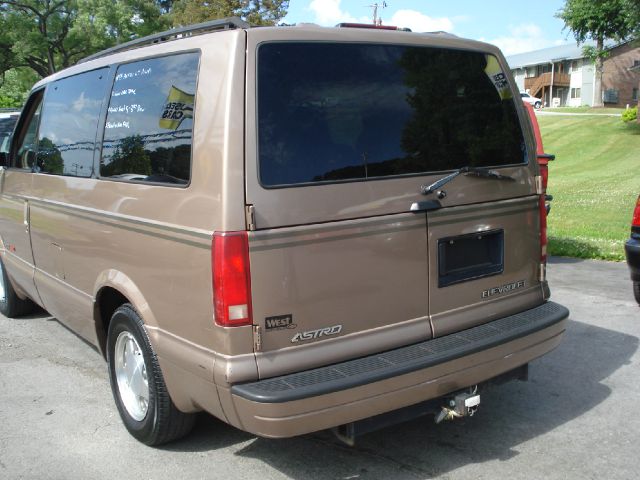 Chevrolet Astro 1998 photo 5