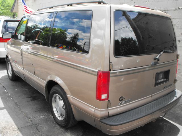 Chevrolet Astro 1998 photo 2