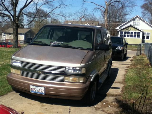 Chevrolet Astro 1998 photo 2